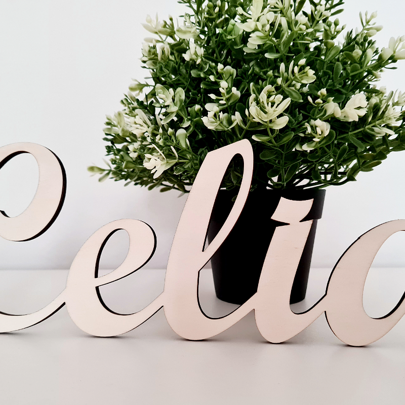 Nombres en madera grandes