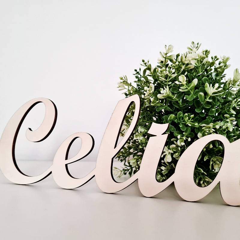 Nombres en madera grandes