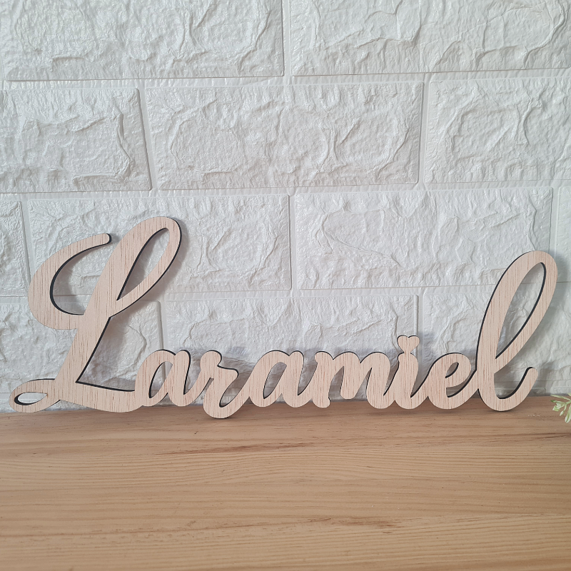 Nombres en madera grandes